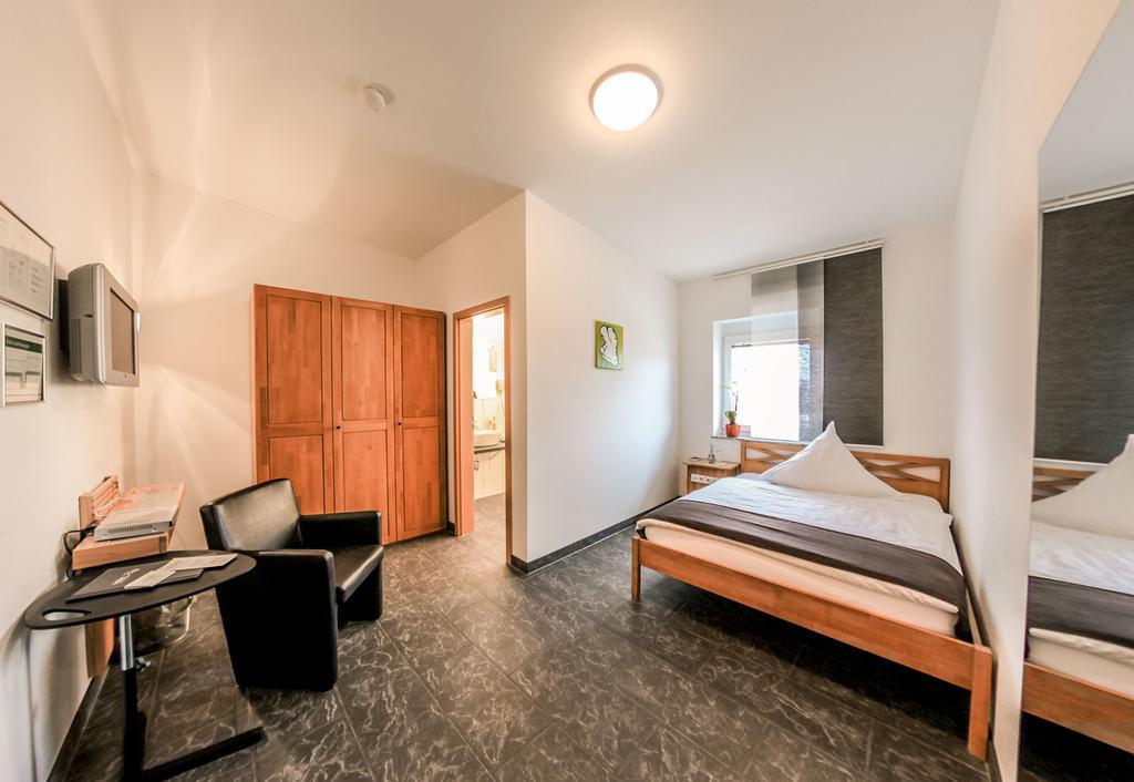 Inwest Hotel Garni Κράιλσχαϊμ Δωμάτιο φωτογραφία