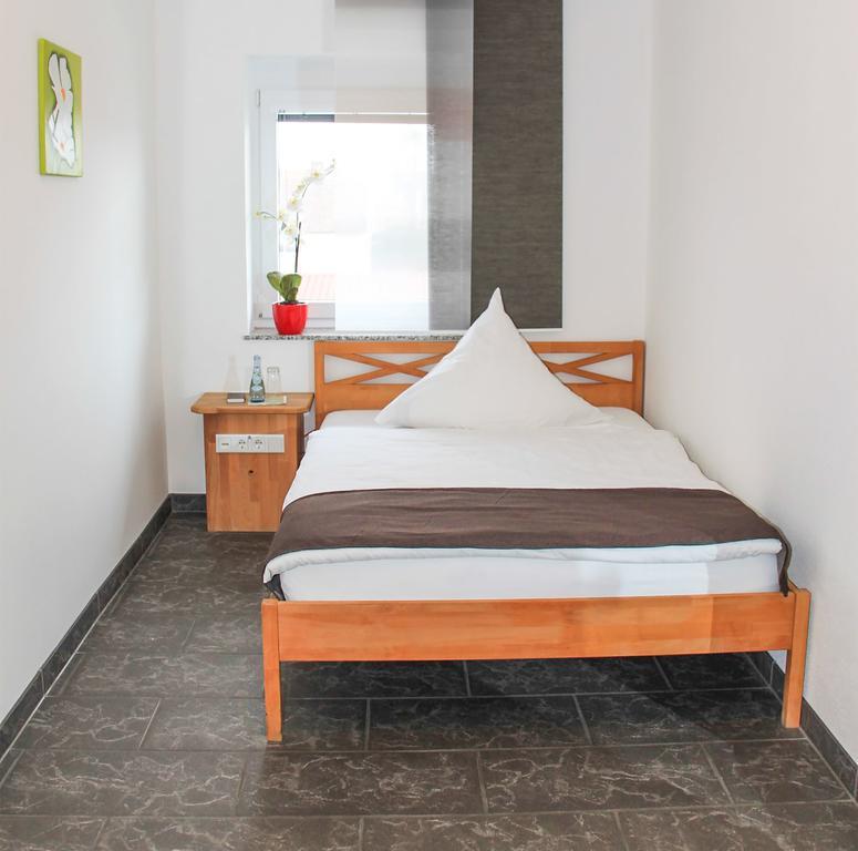 Inwest Hotel Garni Κράιλσχαϊμ Δωμάτιο φωτογραφία