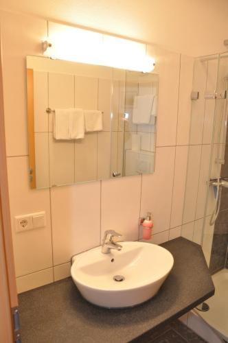 Inwest Hotel Garni Κράιλσχαϊμ Εξωτερικό φωτογραφία